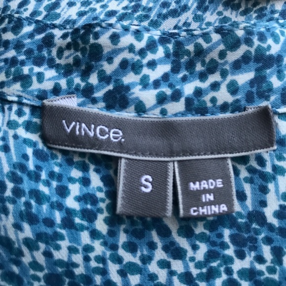 VINCE BLUE 100% SILK SLEEVELESS BLUE PRINT TOP - Picture 3 of 6